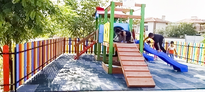 Поредната нова детска площадка в община Стрелча